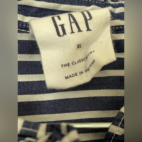 GAP Ruffle Neck Button Down - Picture 5 of 10